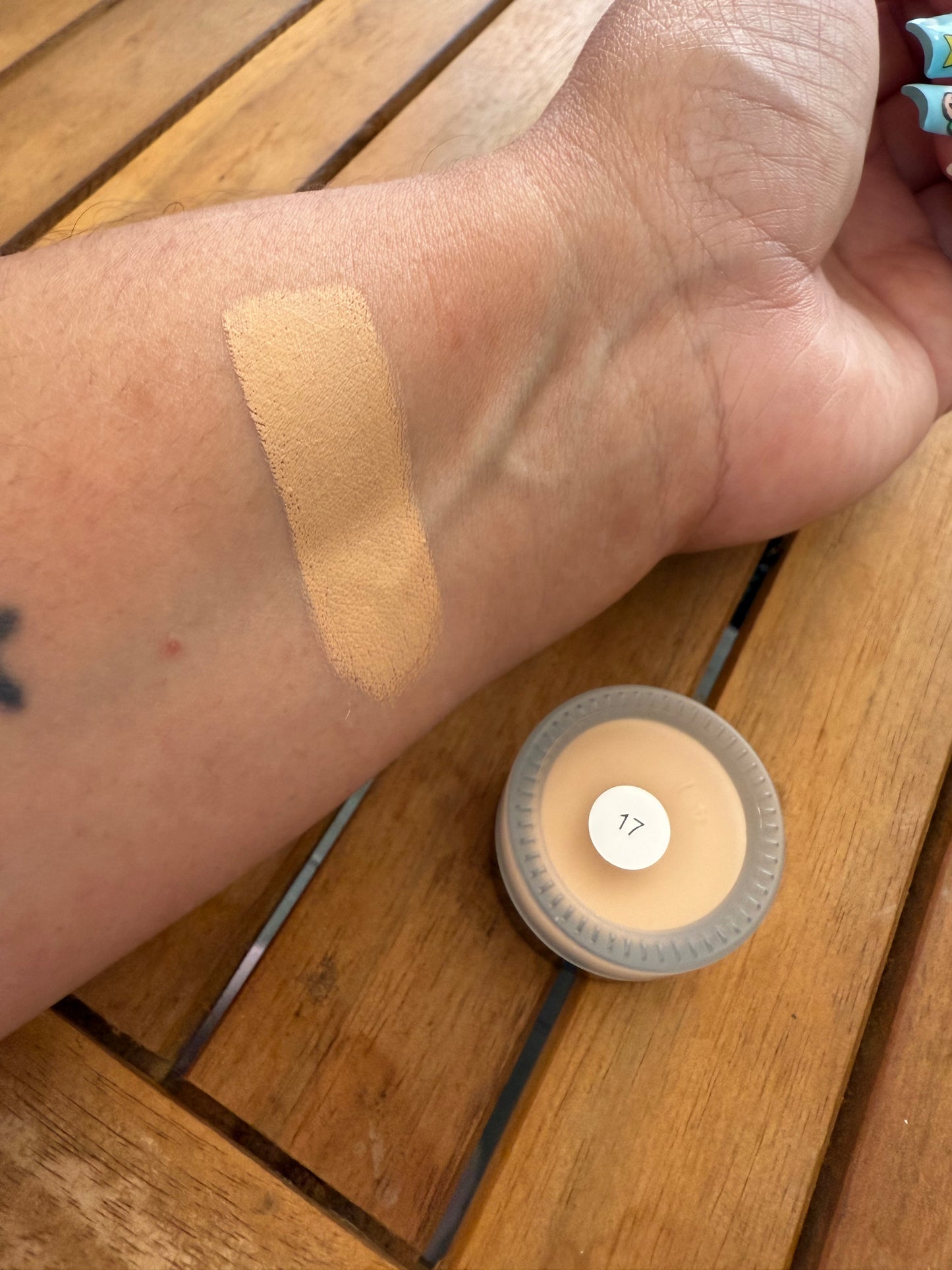 “Clean Slate the Base” Eyeshadow Base