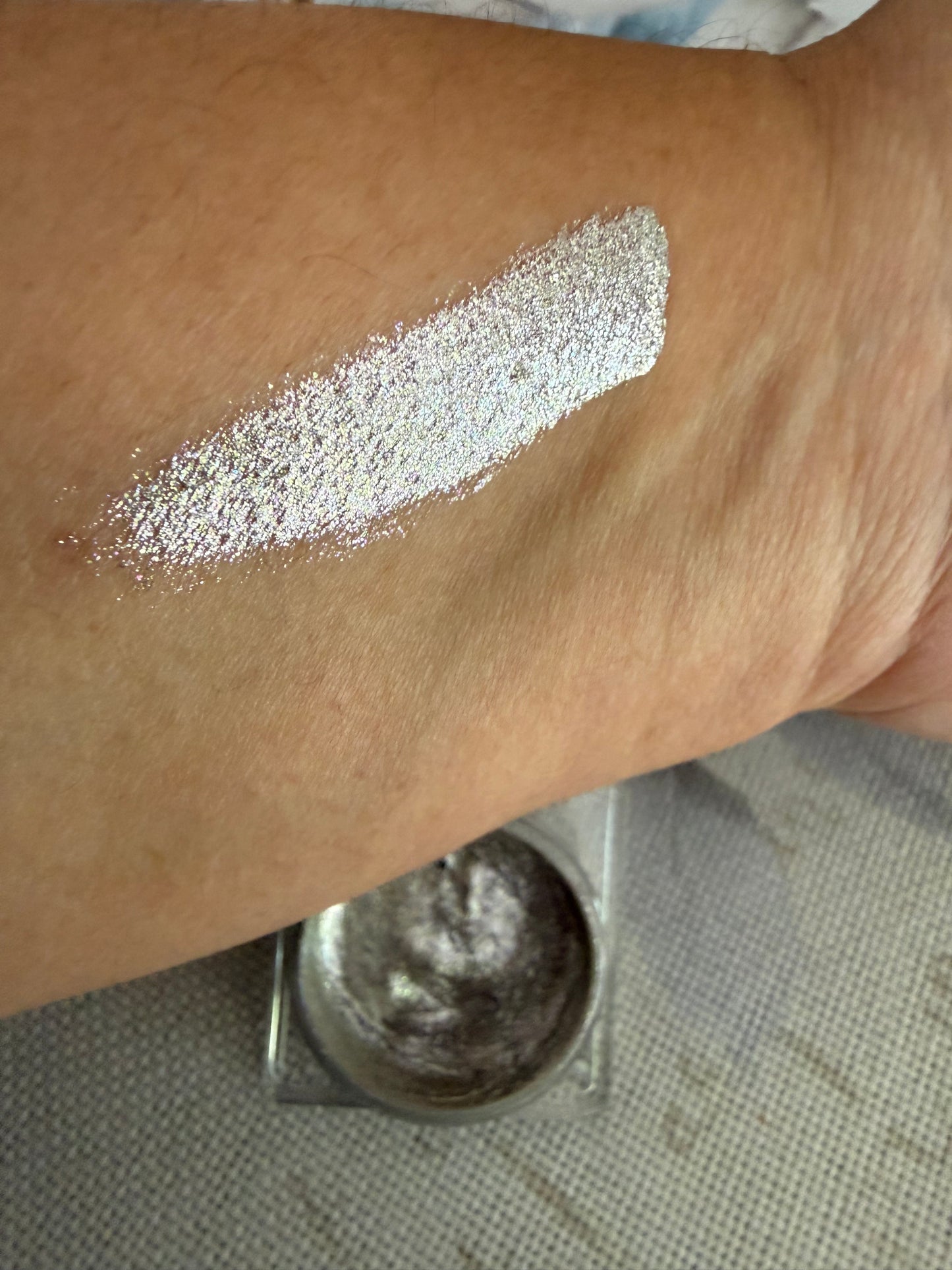 Icy Dazzle Liquid Eyeshadow Glitter